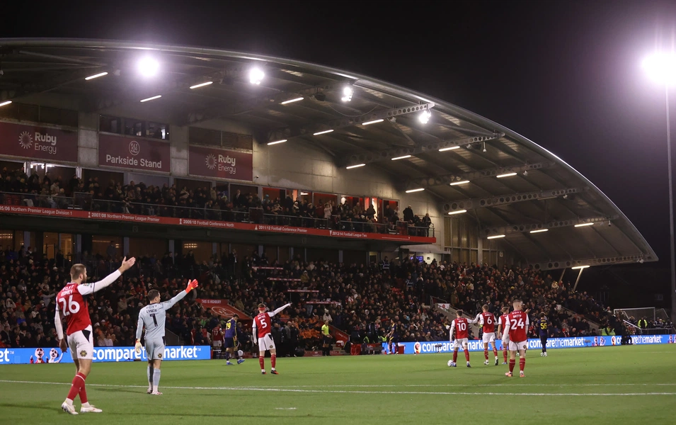 Drone delay halts Fleetwood v Arsenal before early goal
