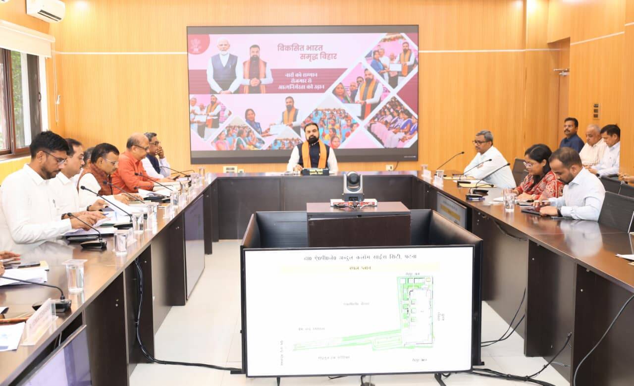 Complete construction of exhibits at Science City by 2028: CM