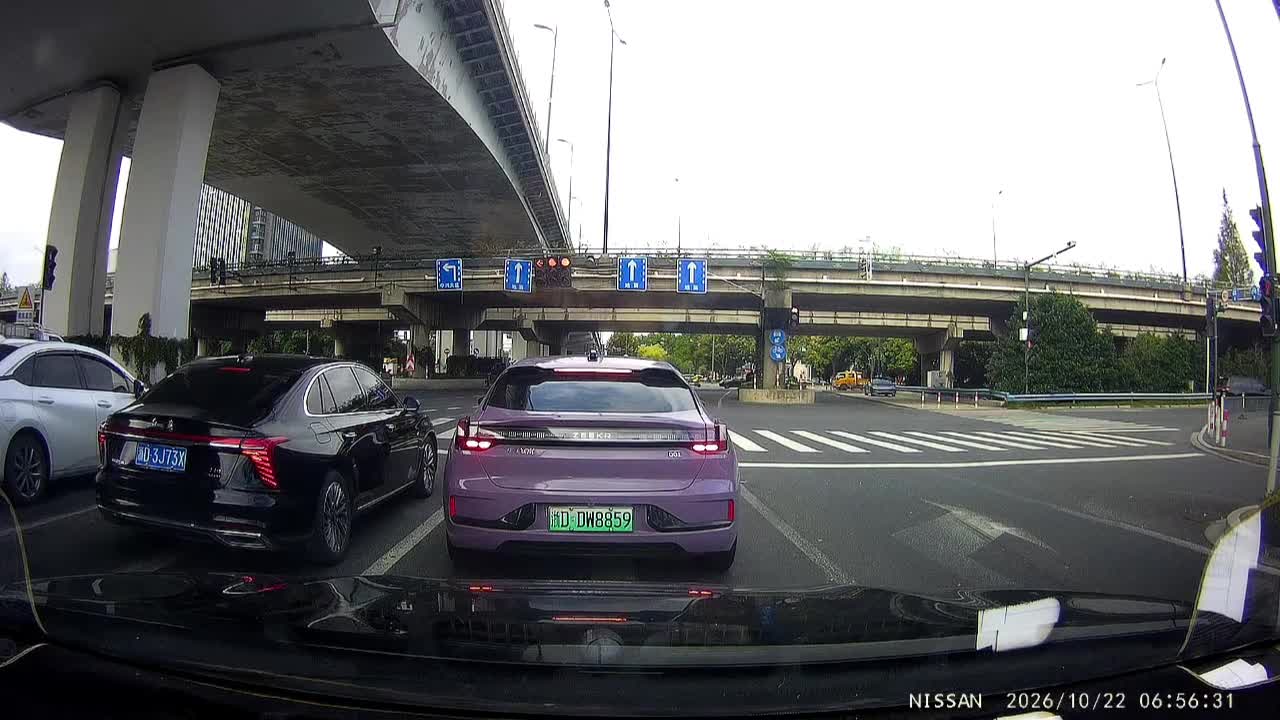 Car crashes into a truck running a red light at an intersection in ...
