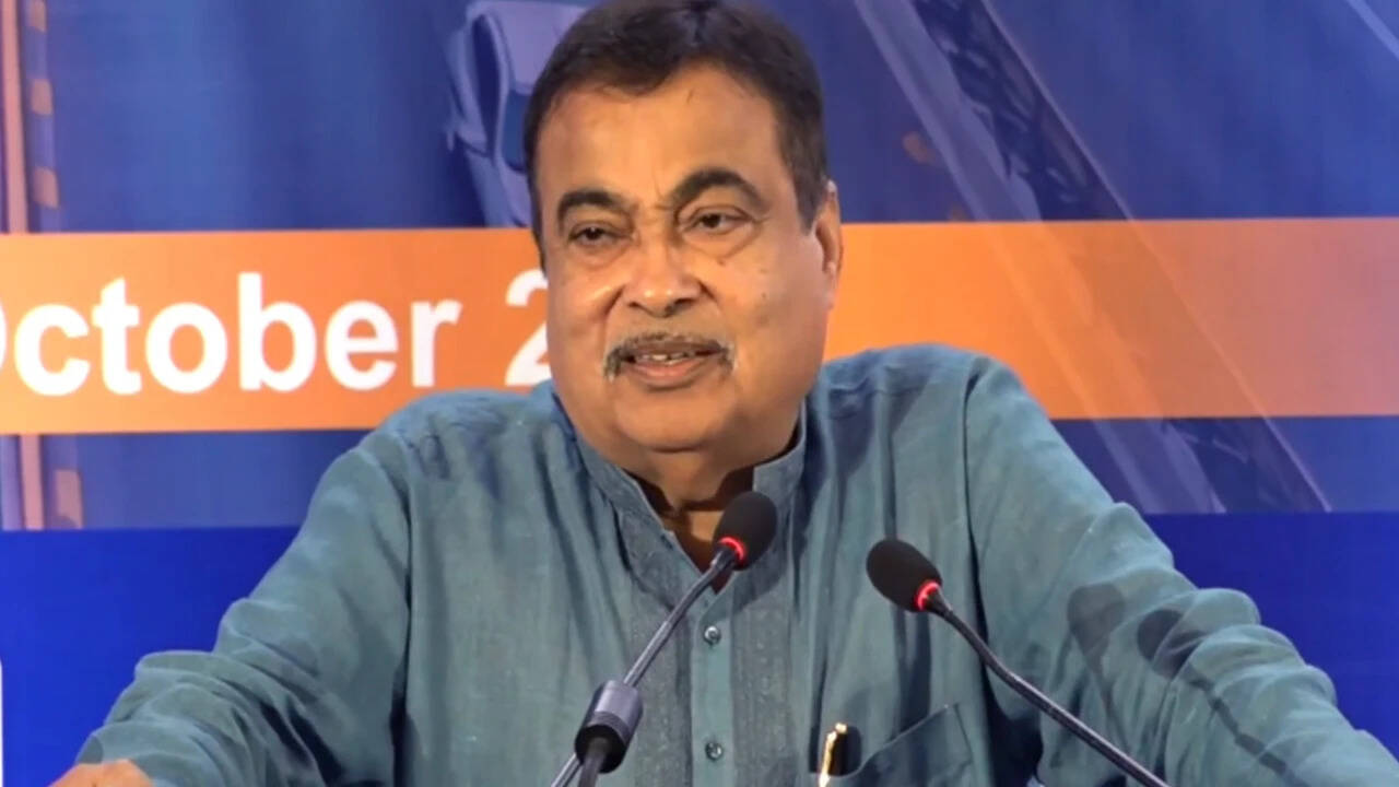 Every pothole to be accounted for, says Gadkari, warning contractors of ...