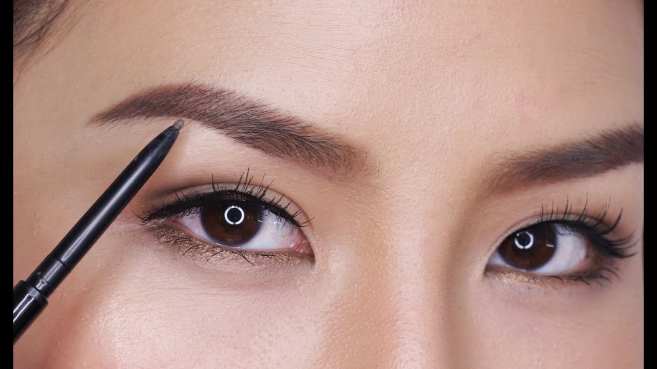 Perfect eyebrows in 3 minutes