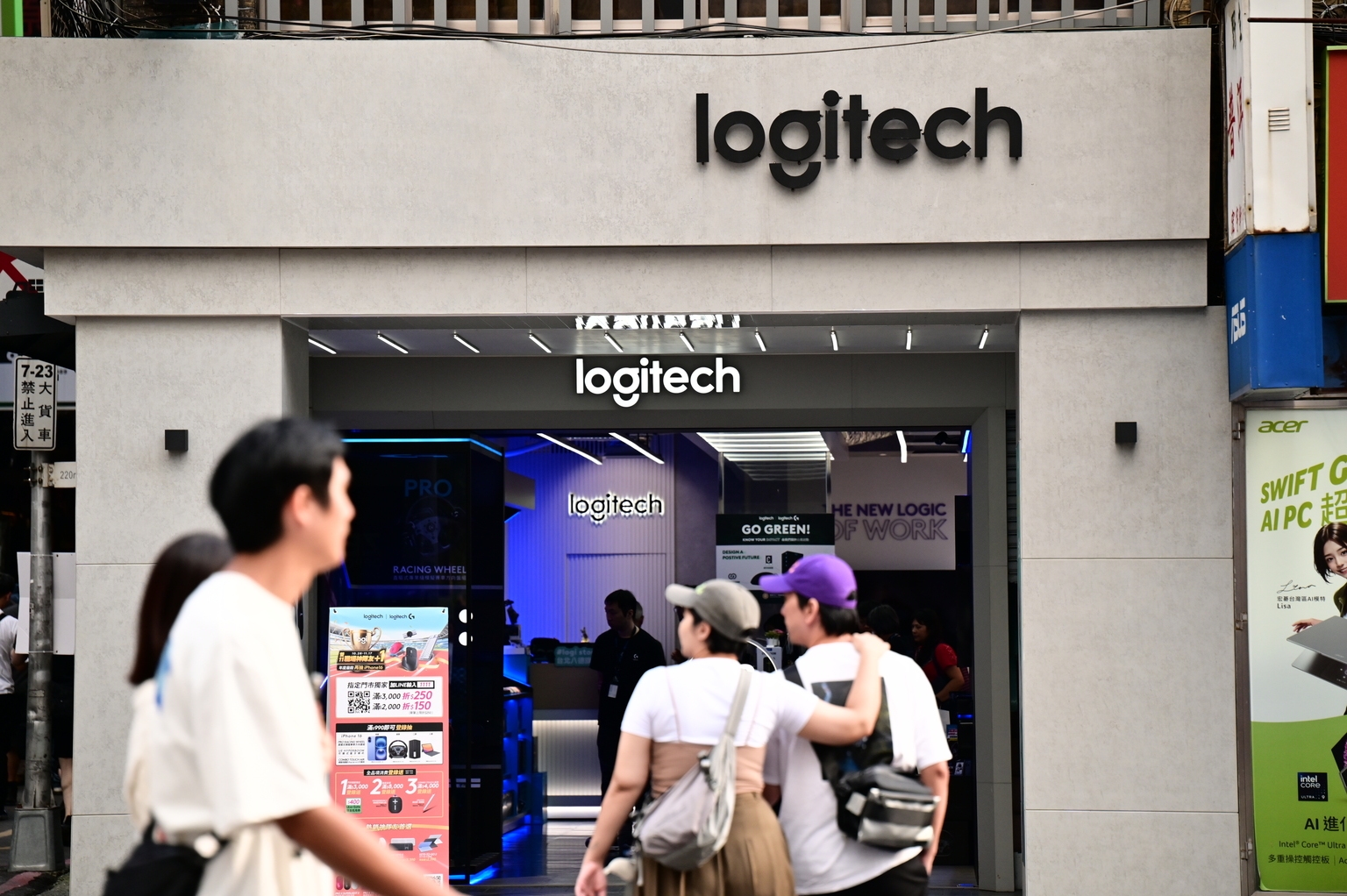Logitech slips even as consumers keep buying PC peripherals