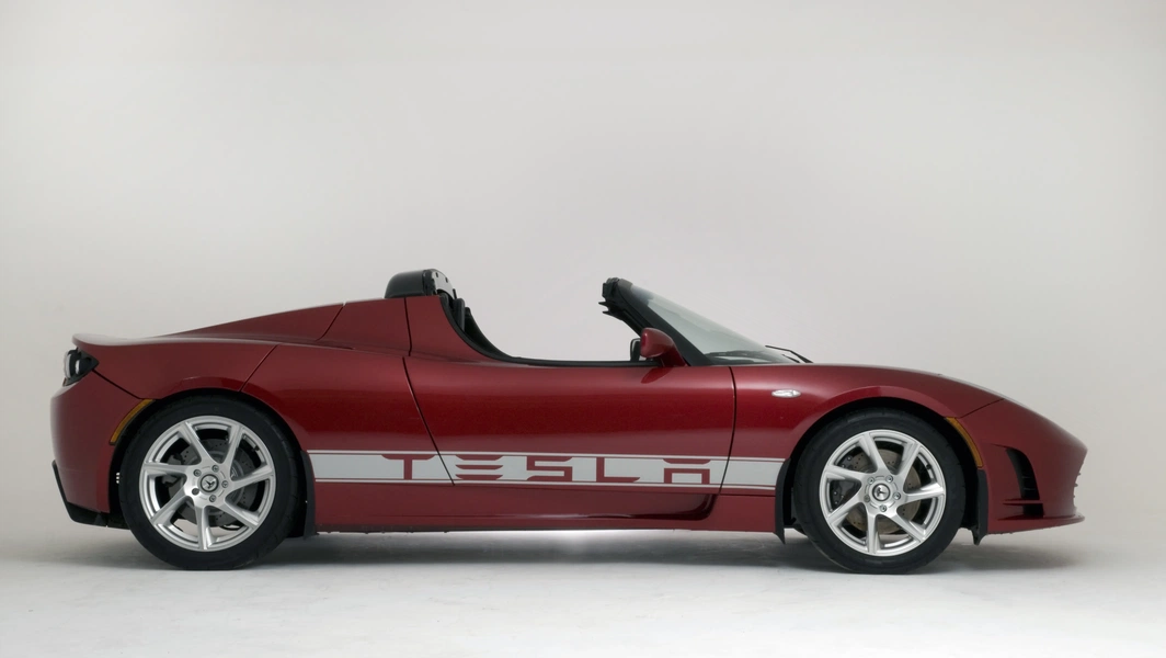 Tesla's flying Roadster faces six-hour refill reality