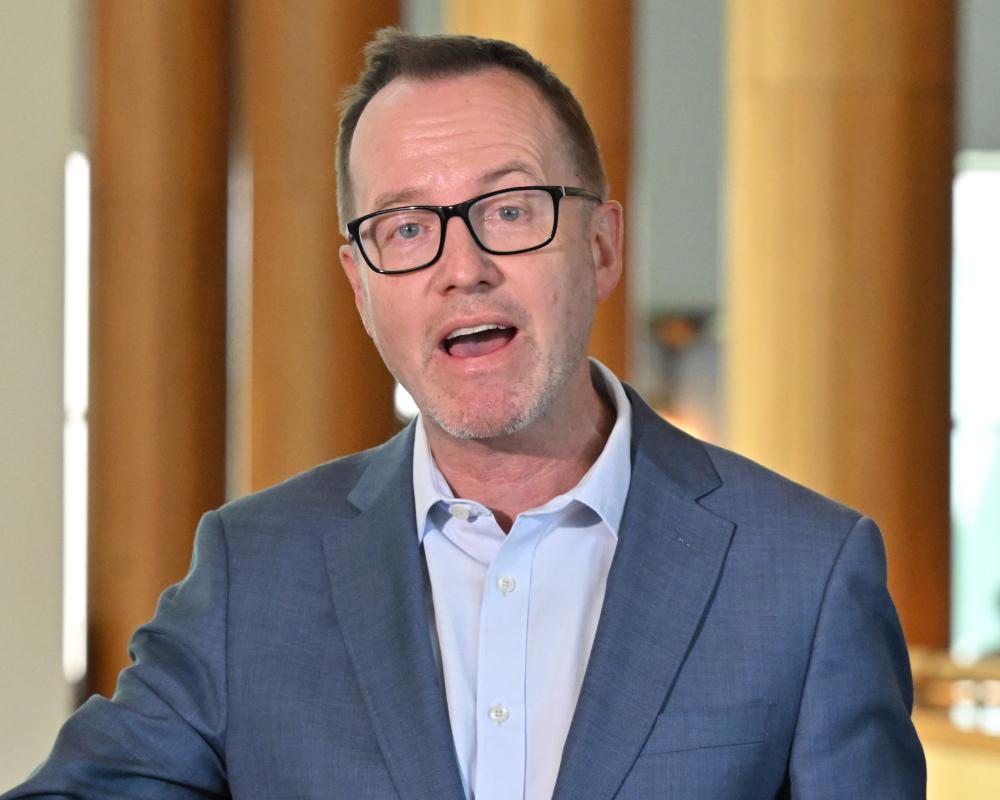 Greens push for human override in aged care assessment after ombudsman's scathing report into algorithm tool