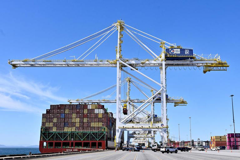 Canada and the UAE to sign trade deal on Tuesday, source says