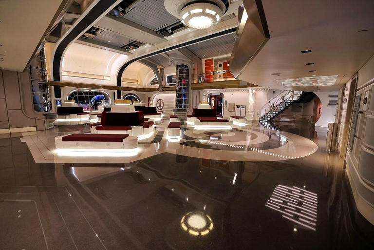 The Simpsons spoofs Disney's Star Wars Galactic Starcruise hotel