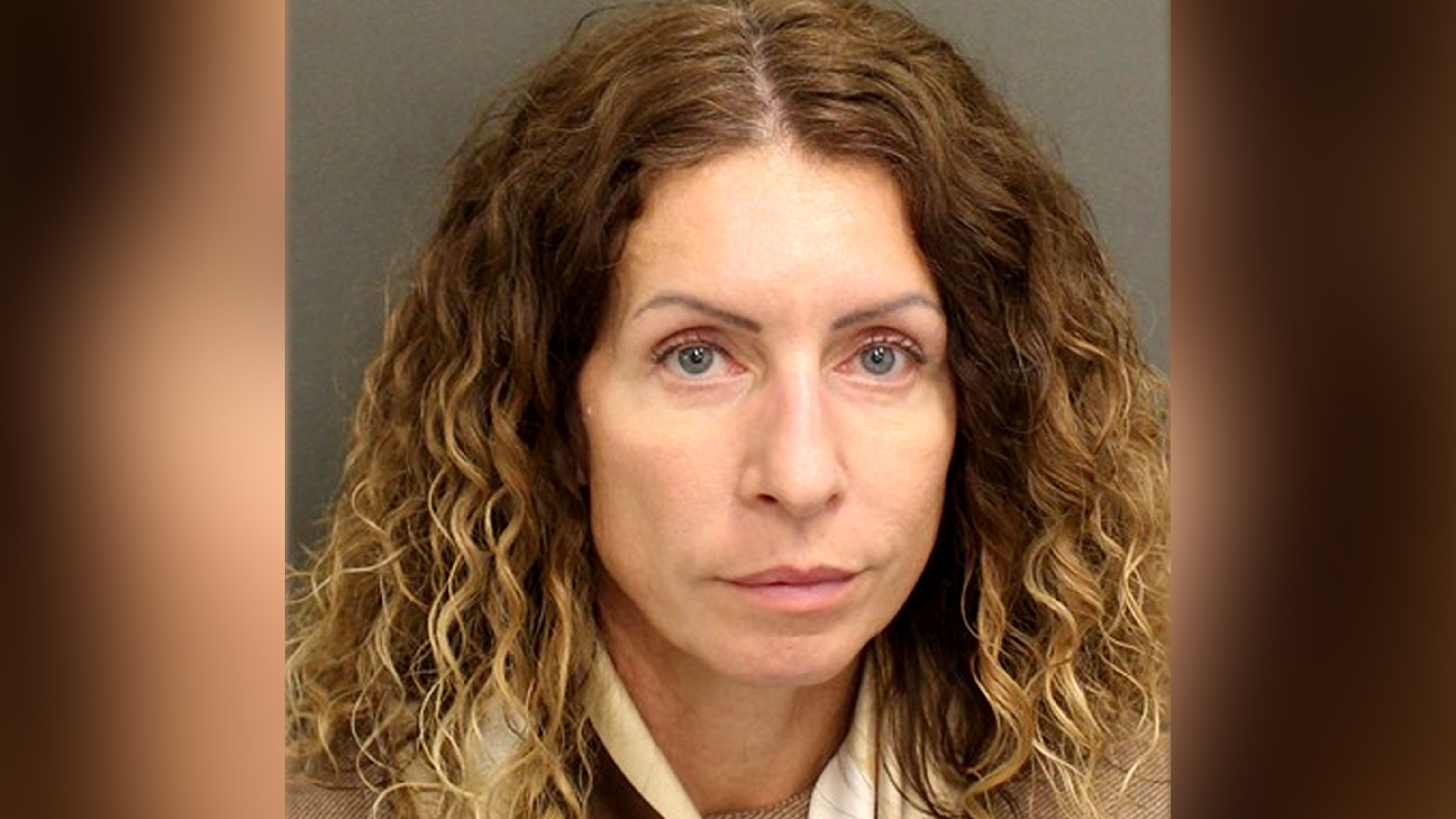 Mom arrested after allegedly leaving 4 kids under 14 alone while working in Vegas