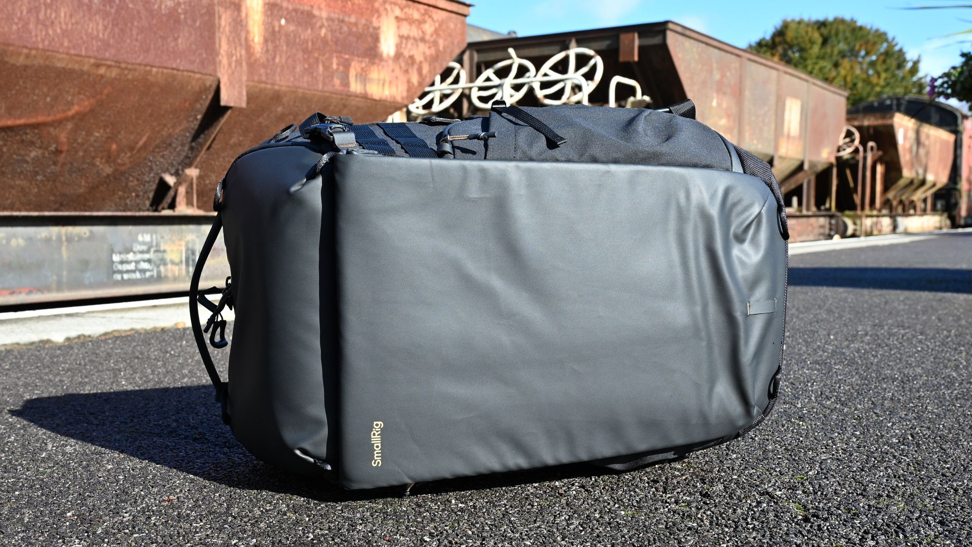 SmallRig professional outdoor backpack 25L: pro-grade with hidden depths