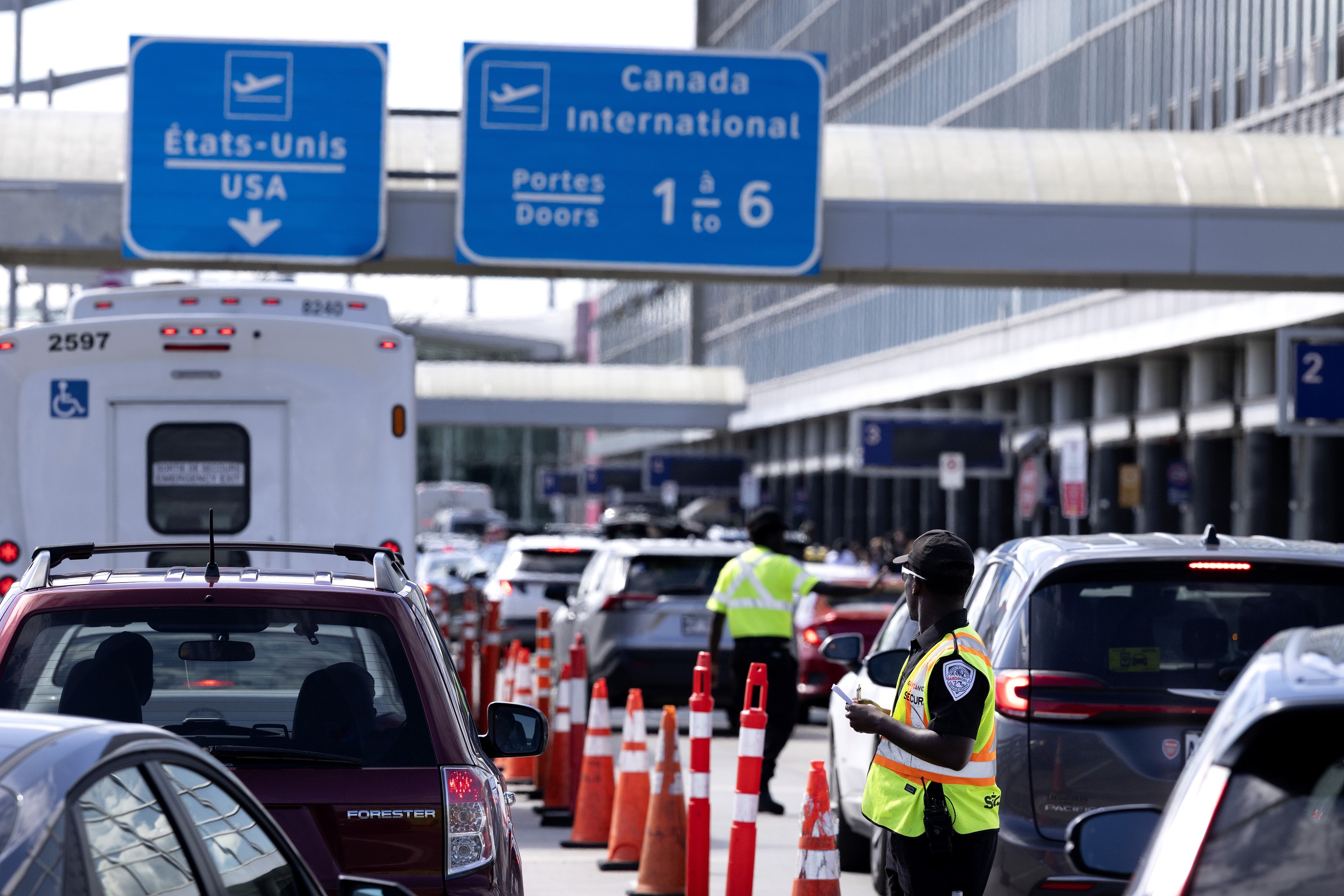 Trudeau airport’s arrivals drop-off area to close overnights for REM work