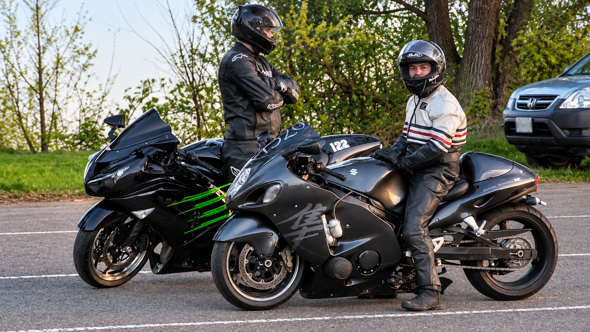 Watch superbike drag races as a Ninja clocks 8 seconds against a Hayabusa
