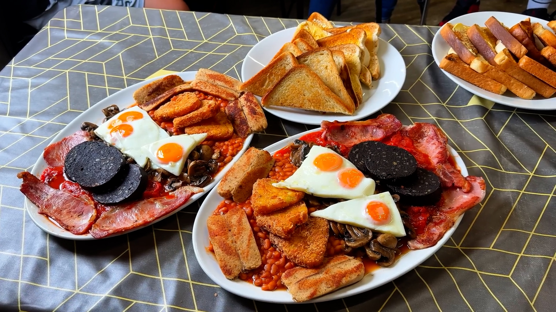 Man attempts impossible 8-pound full English breakfast challenge