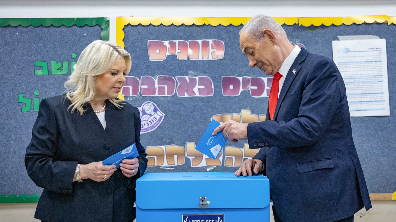 Netanyahu, Eisenkot blocs running close, but both shy of majority