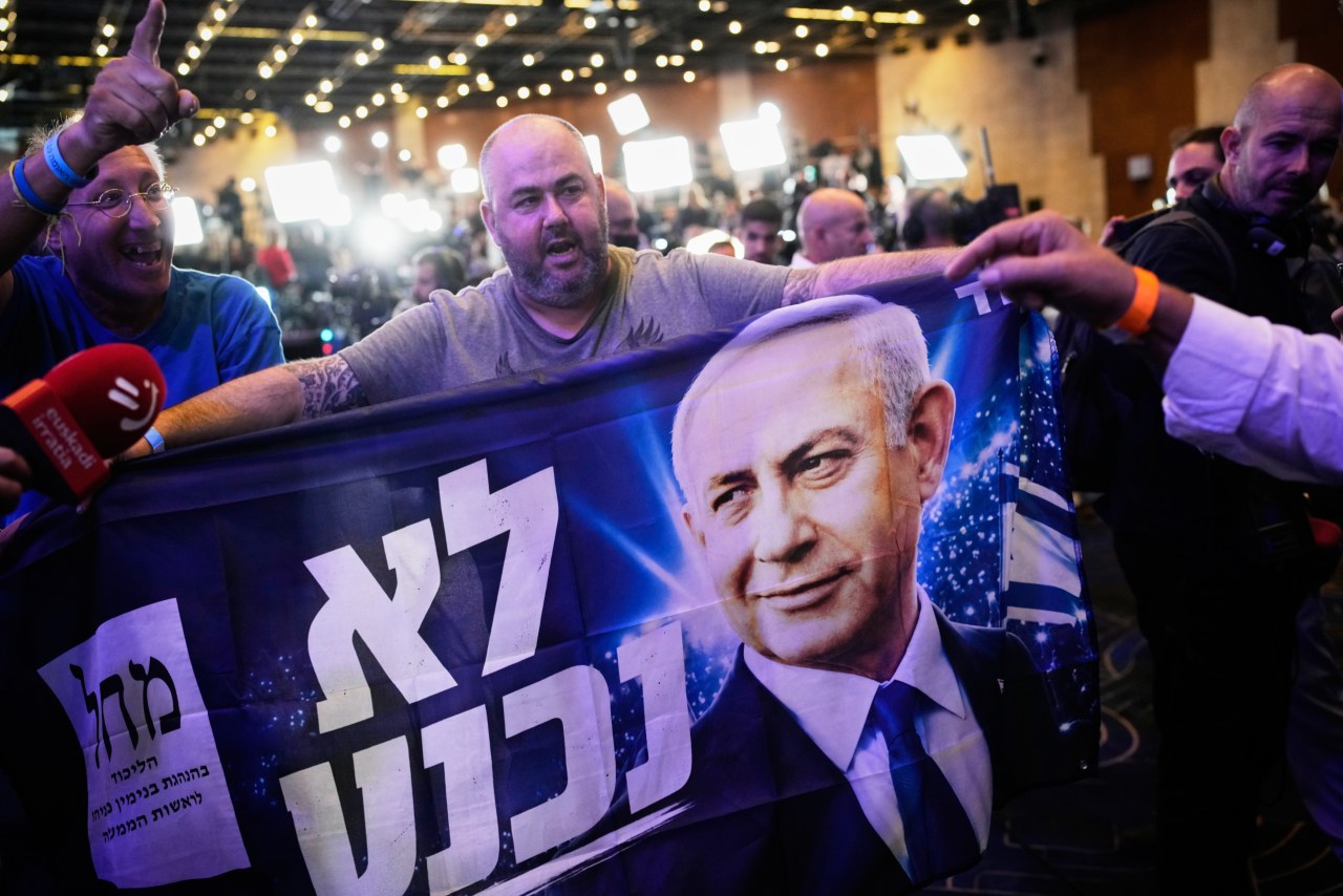Early Israeli exit polls show no clear winner in key election
