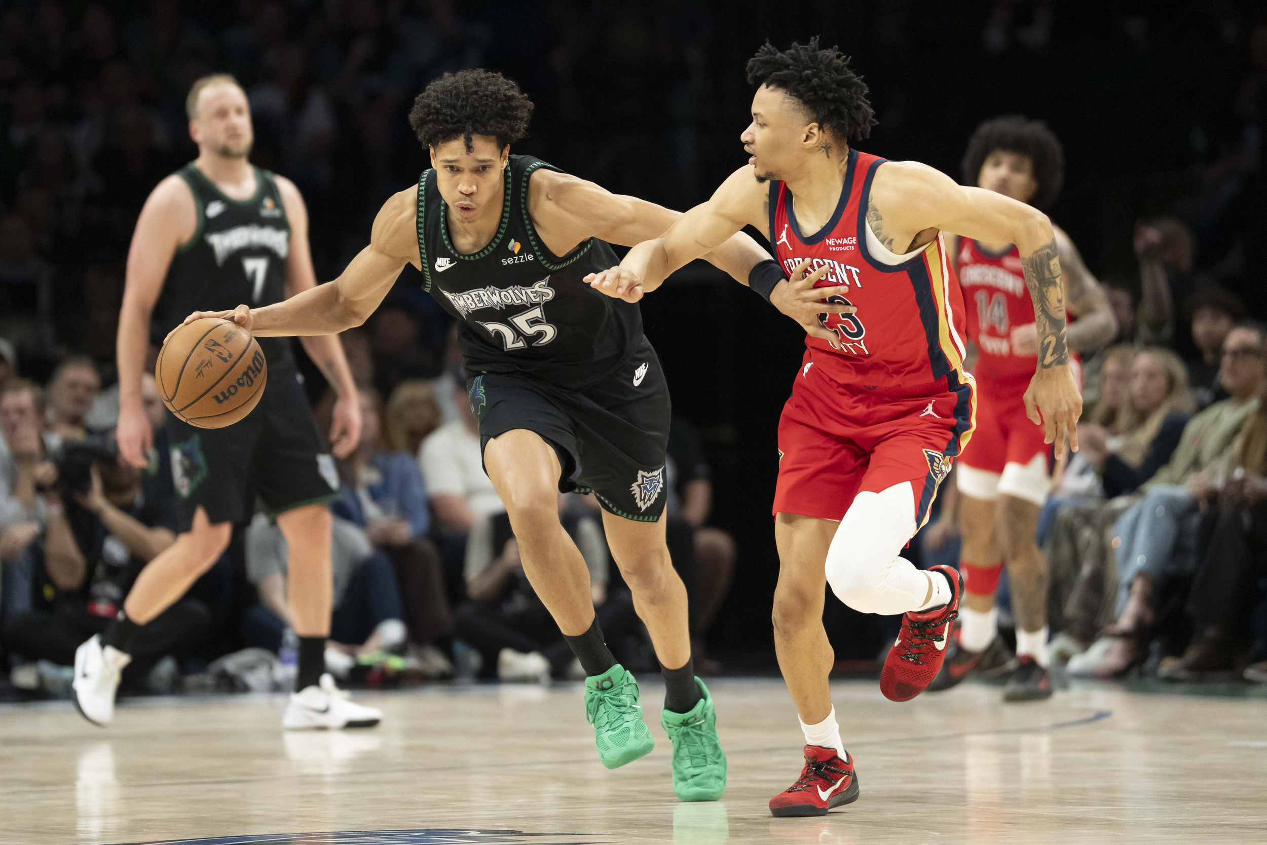 Wolves re-signing Enrique Freeman to two-way deal