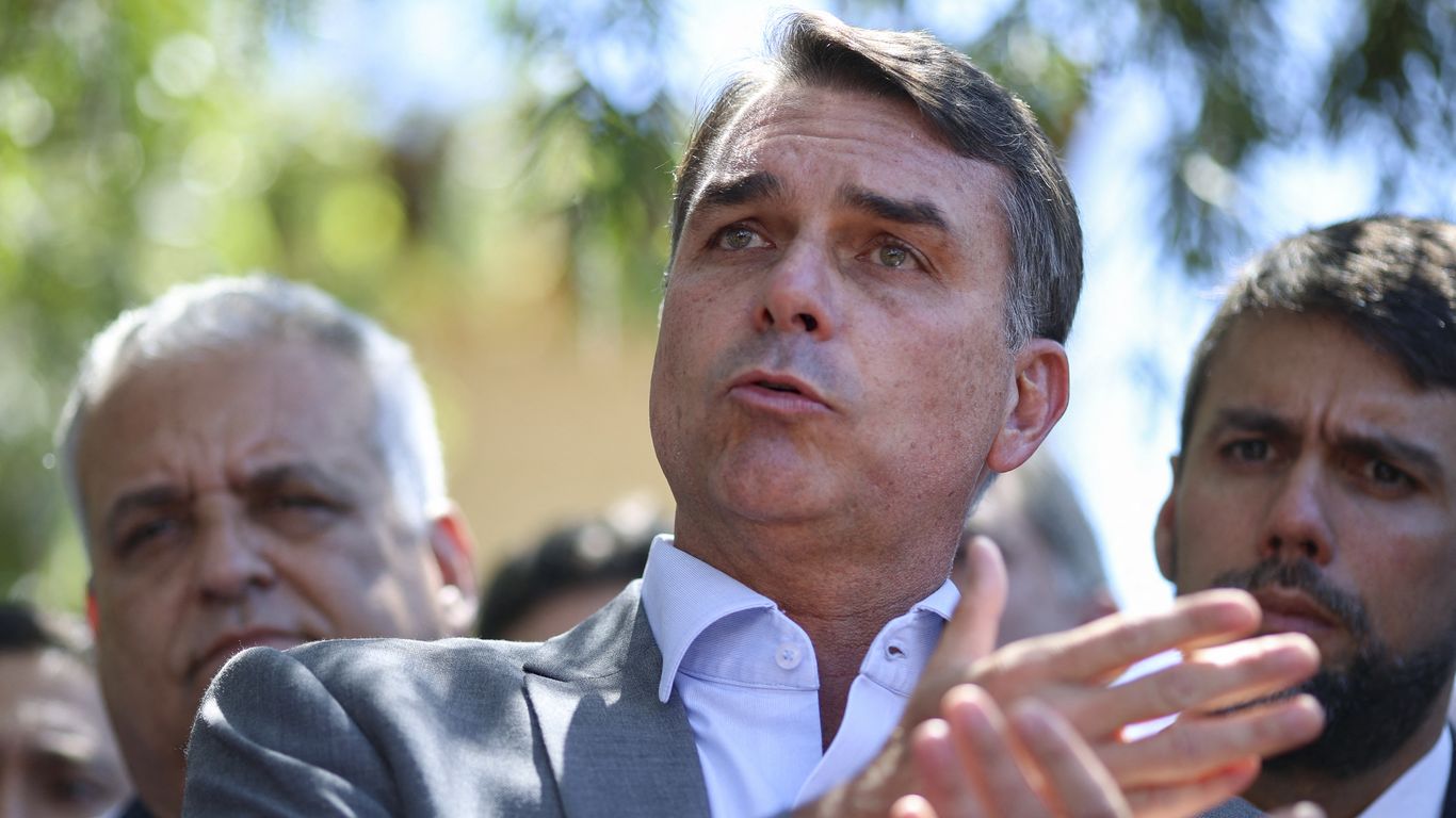 US granting visas to Flávio Bolsonaro and family