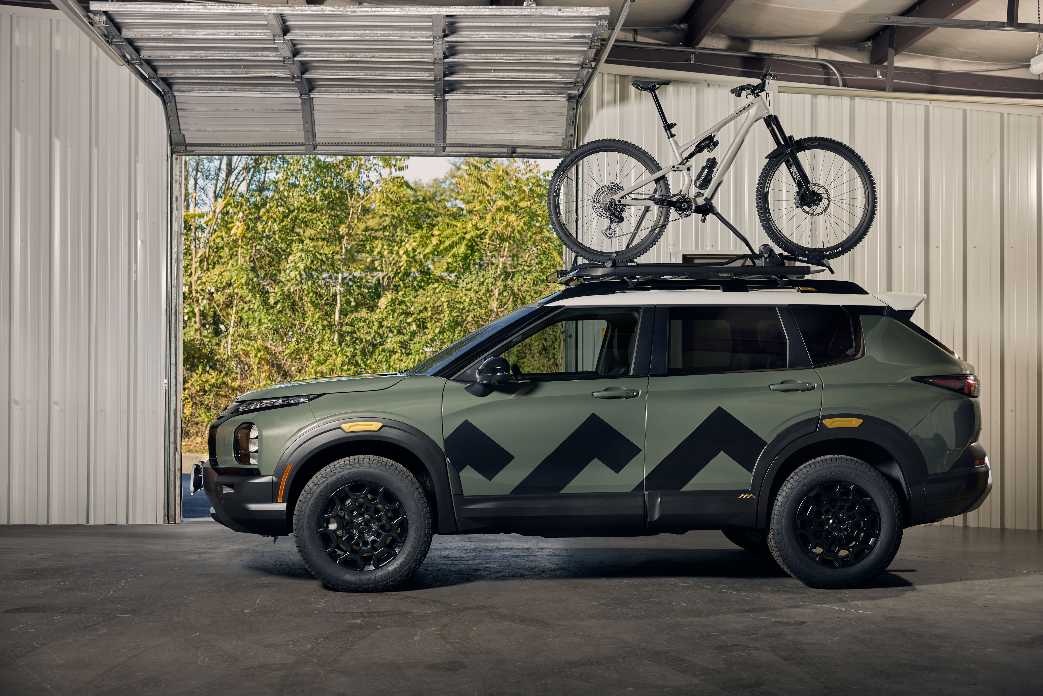 More rugged Mitsubishi Outlander revealed, and something like it could ...