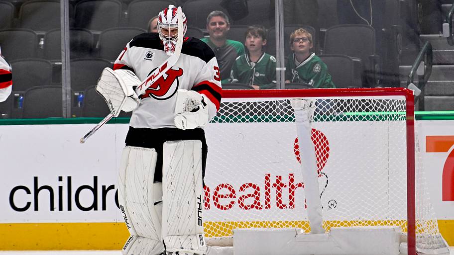Connor Hellebuyck plays as advertised in first start with the Devils