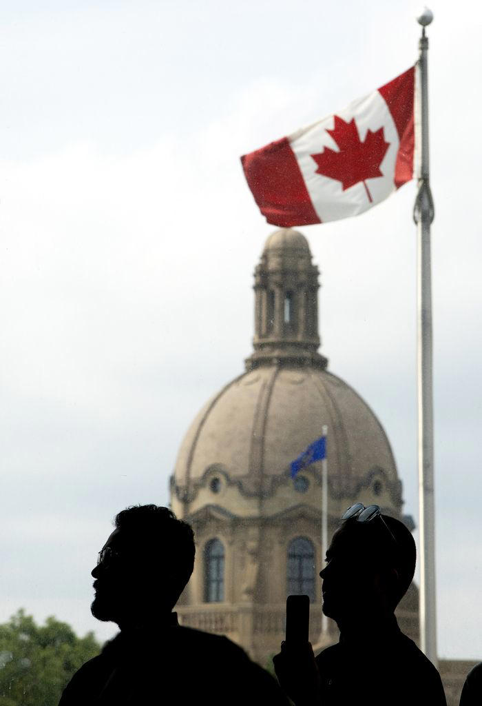 MLAs open Alberta legislature's fall sitting amid internal UCP pushback