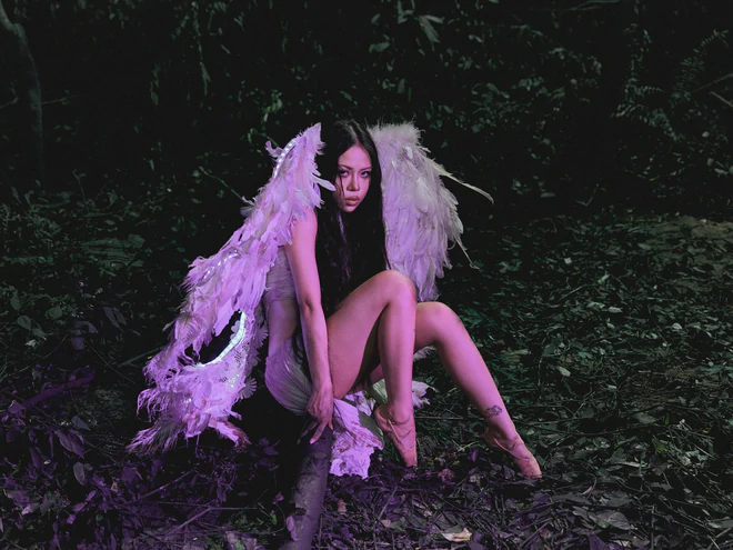 Tlinh sau top 25 album châu Á hay nhất: ‘người điên nặng’ có gì đặc biệt?