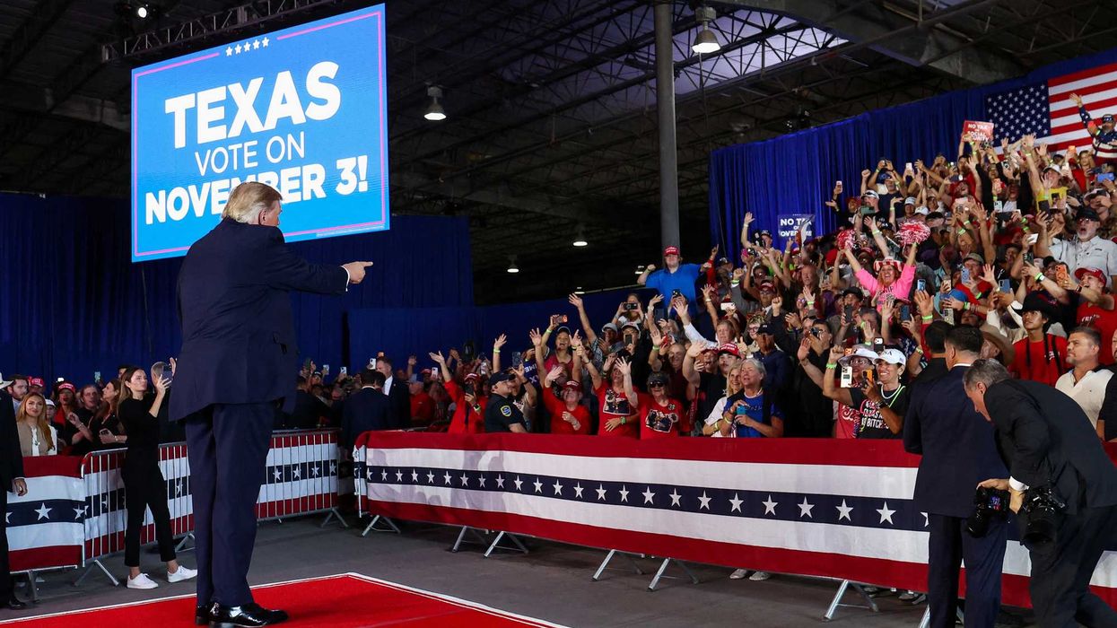 Mockery erupts as camera exposes embarrassing size of Trump’s red state ...