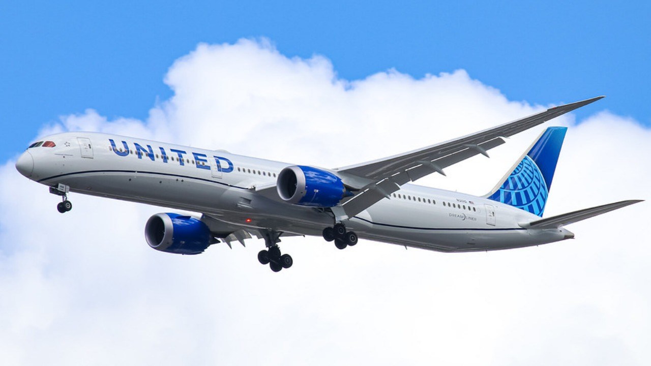 Man boards United Airlines flight in Las Vegas. 13 minutes later, his ...