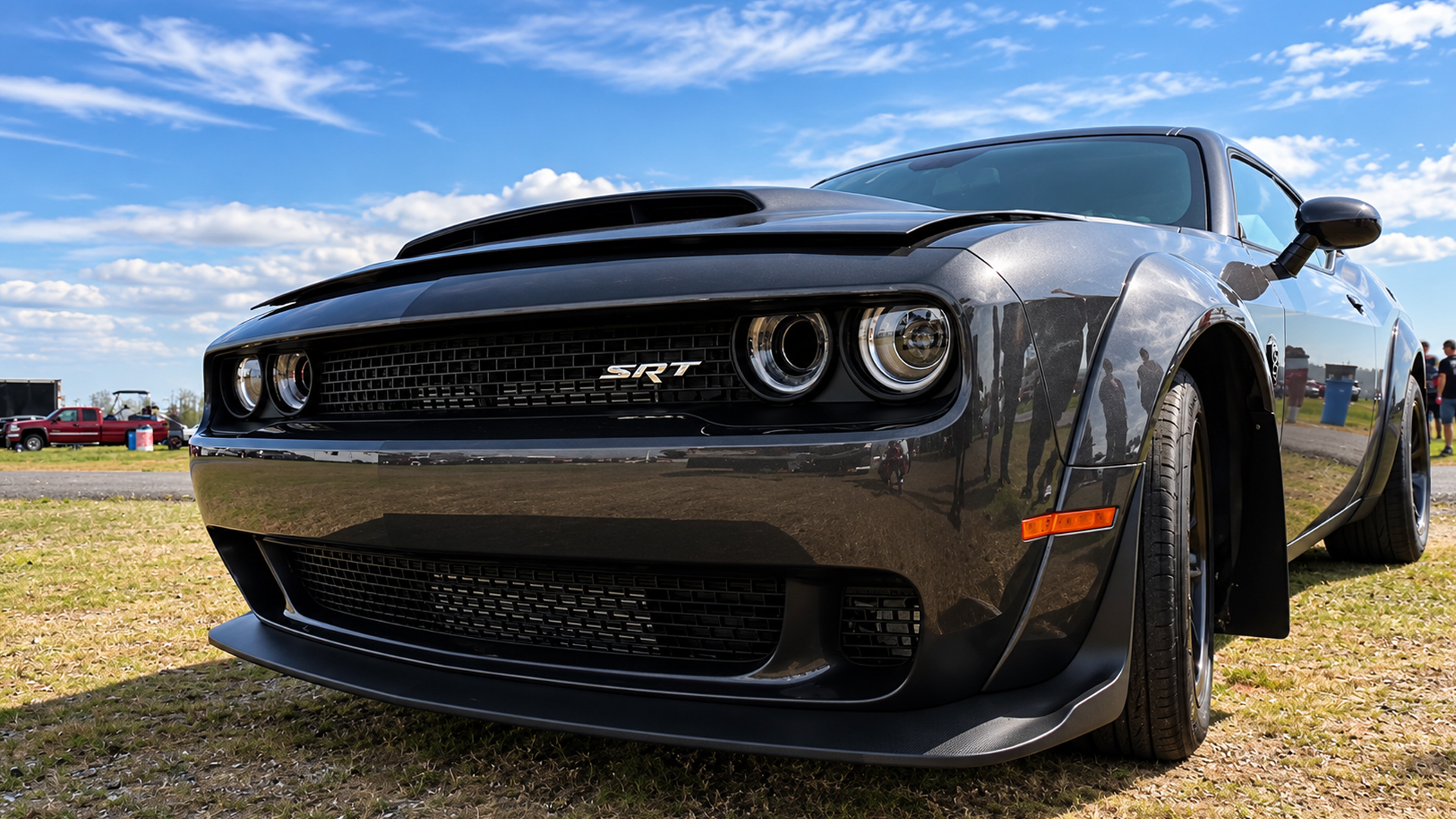 Watch a Dodge Challenger Demon race a Hellcat in 10-second drag showdown