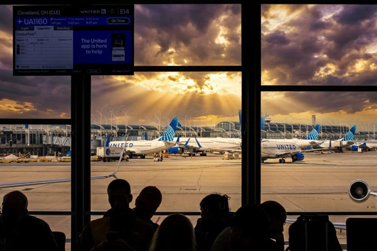 United Airlines' boarding rule costs passenger $1,000: DOT 'unfair ...