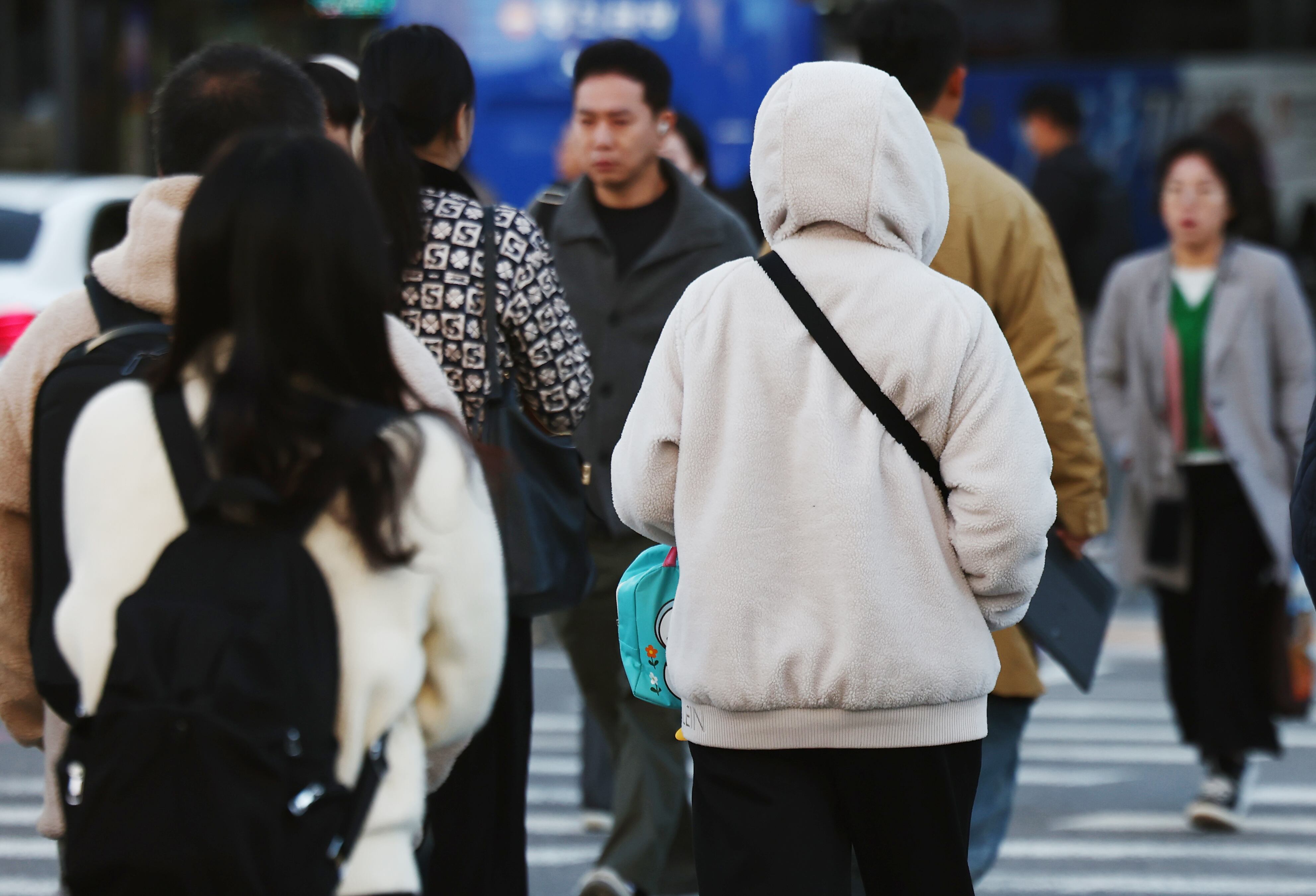 Freezing mornings, rain expands nationwide by dawn