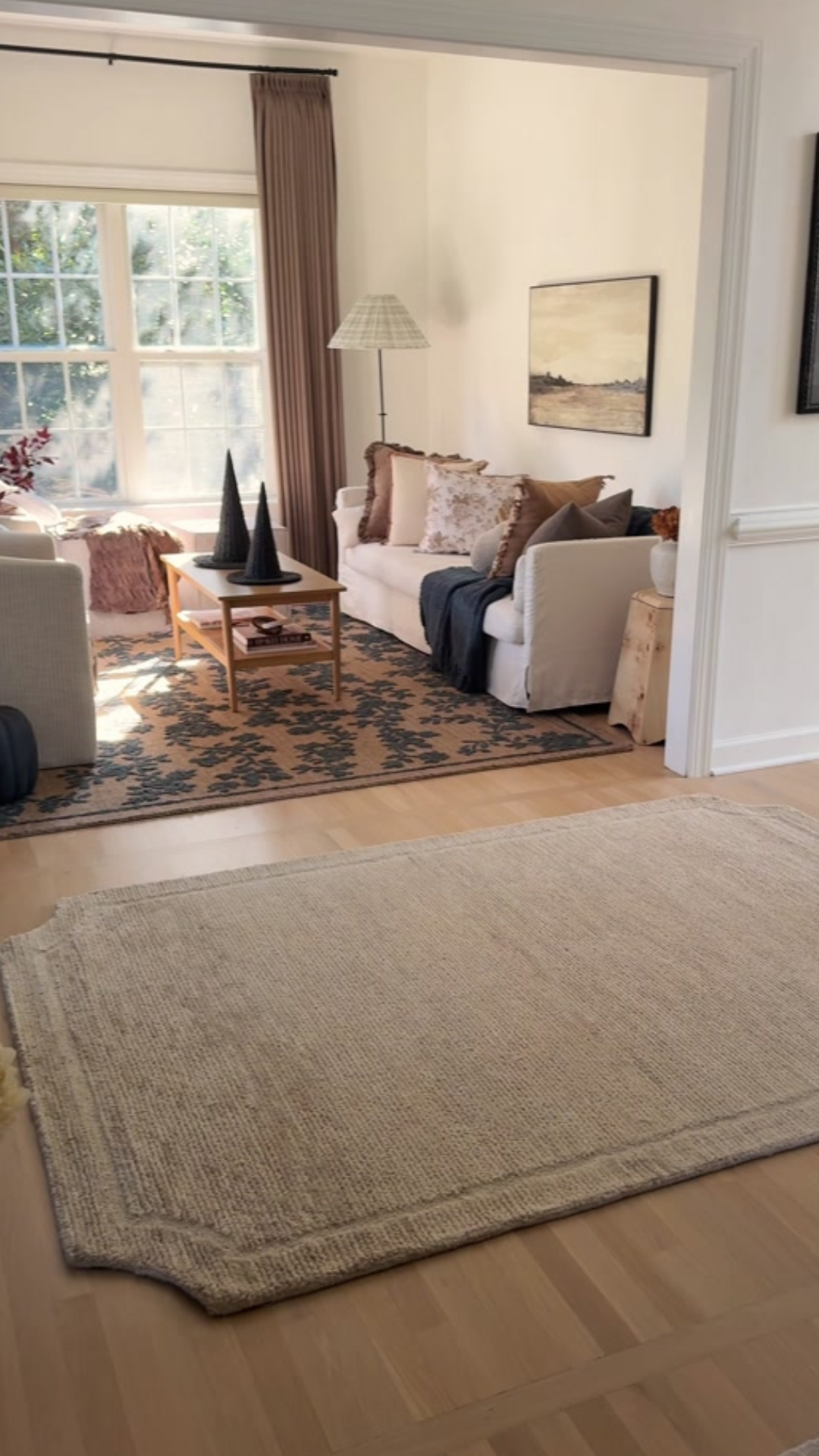 Refreshing an entryway with the Ivory Obelisk wool rug