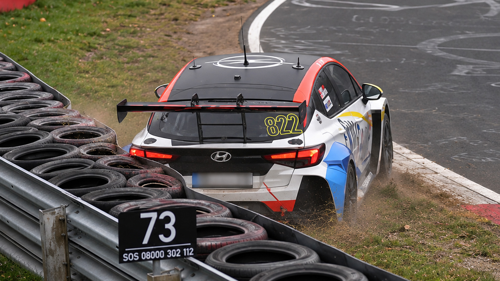 Race cars crash during intense Nürburgring NLS action