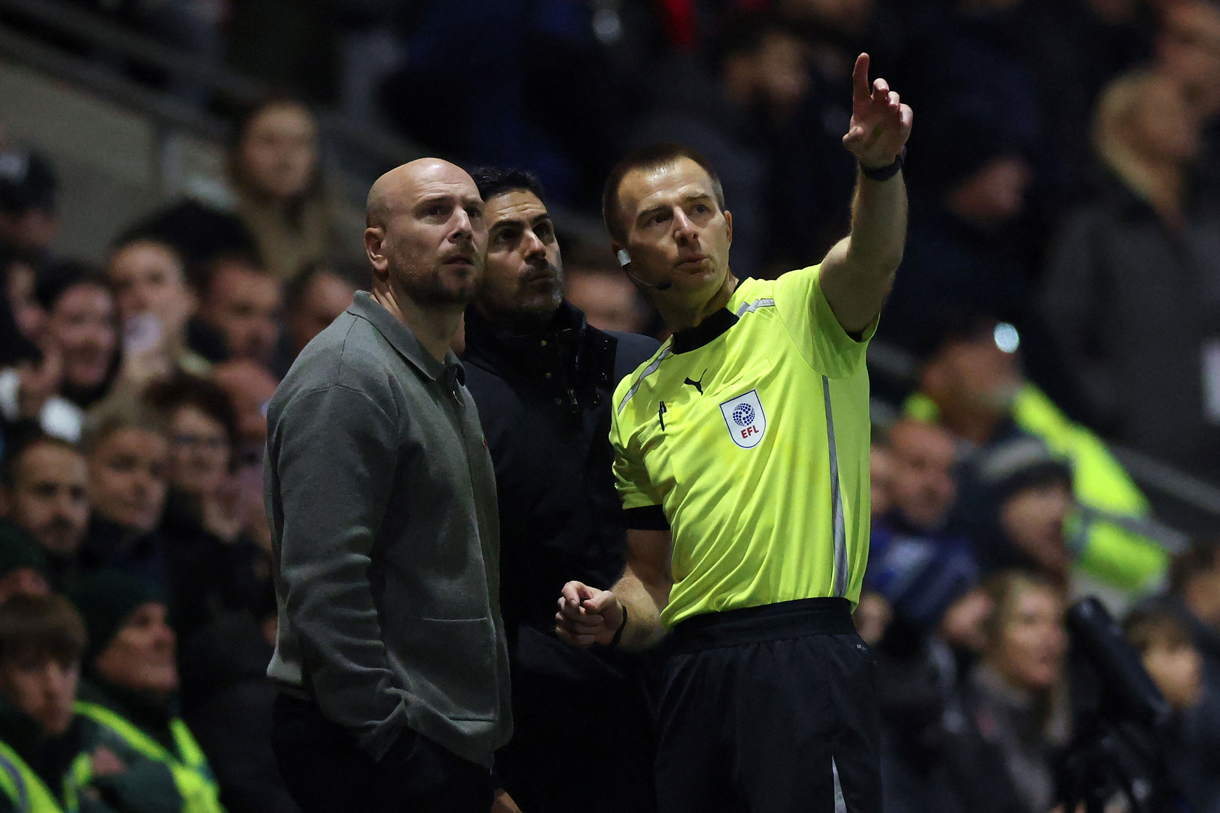 Fleetwood-Arsenal interrompu après l’apparition d’un drone