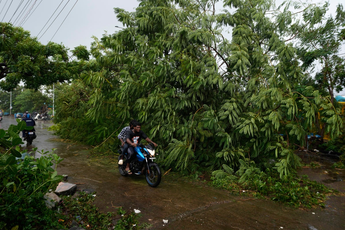 Cyclone Arnab makes landfall in India as 180,000 evacuated