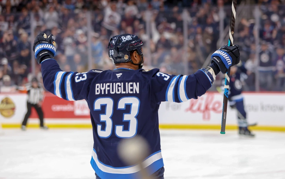 Byfuglien family receives emotional farewell in Winnipeg return