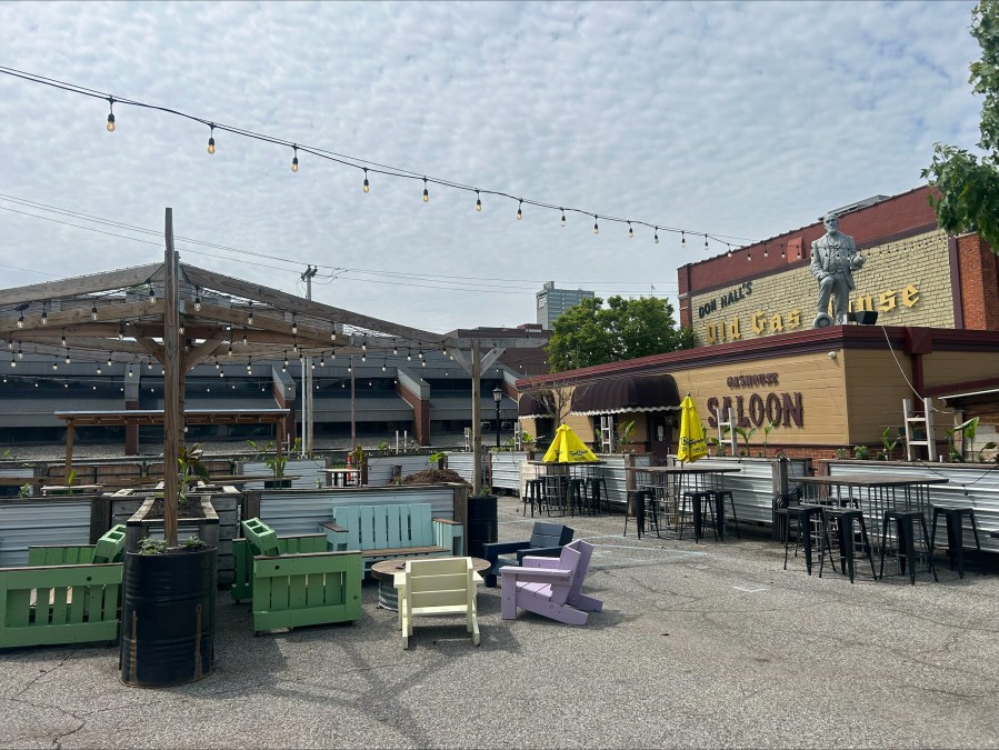 Popular Fort Wayne patio to stay open this weekend