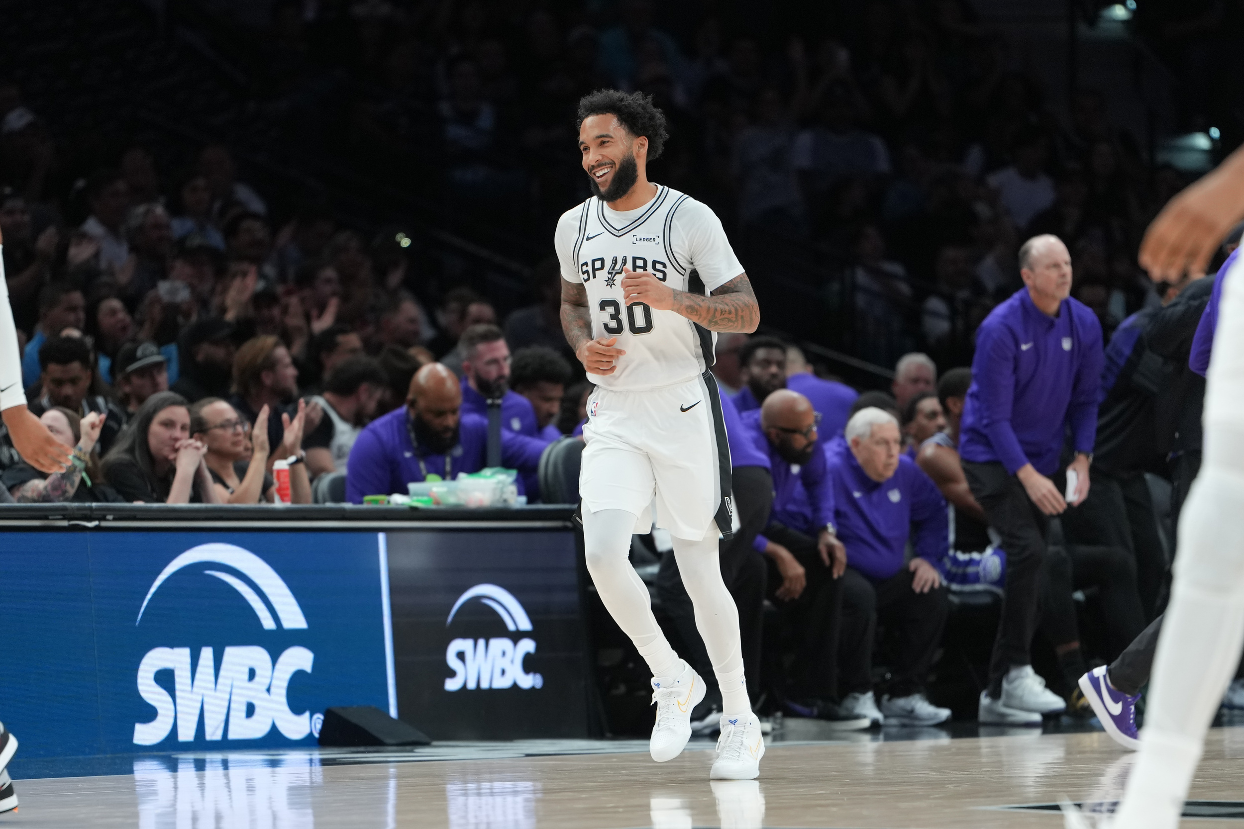 Julian Champagnie puts up historically hot first half in Spurs' win