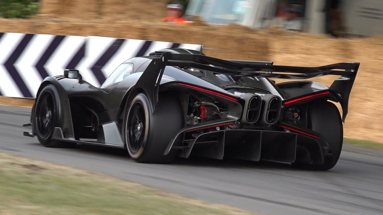 Bugatti Bolide W16 engine roars during high speed run