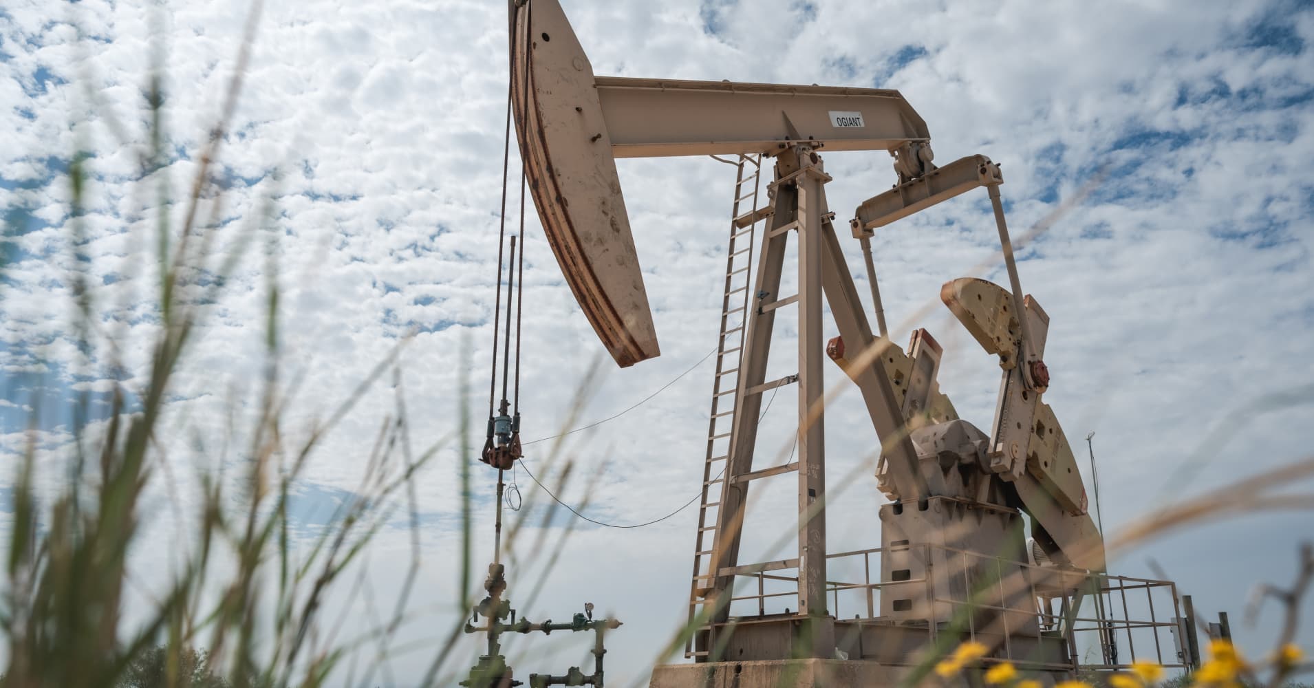 Oil prices rise as Houthi attacks on Saudi Arabian refinery raise supply worries