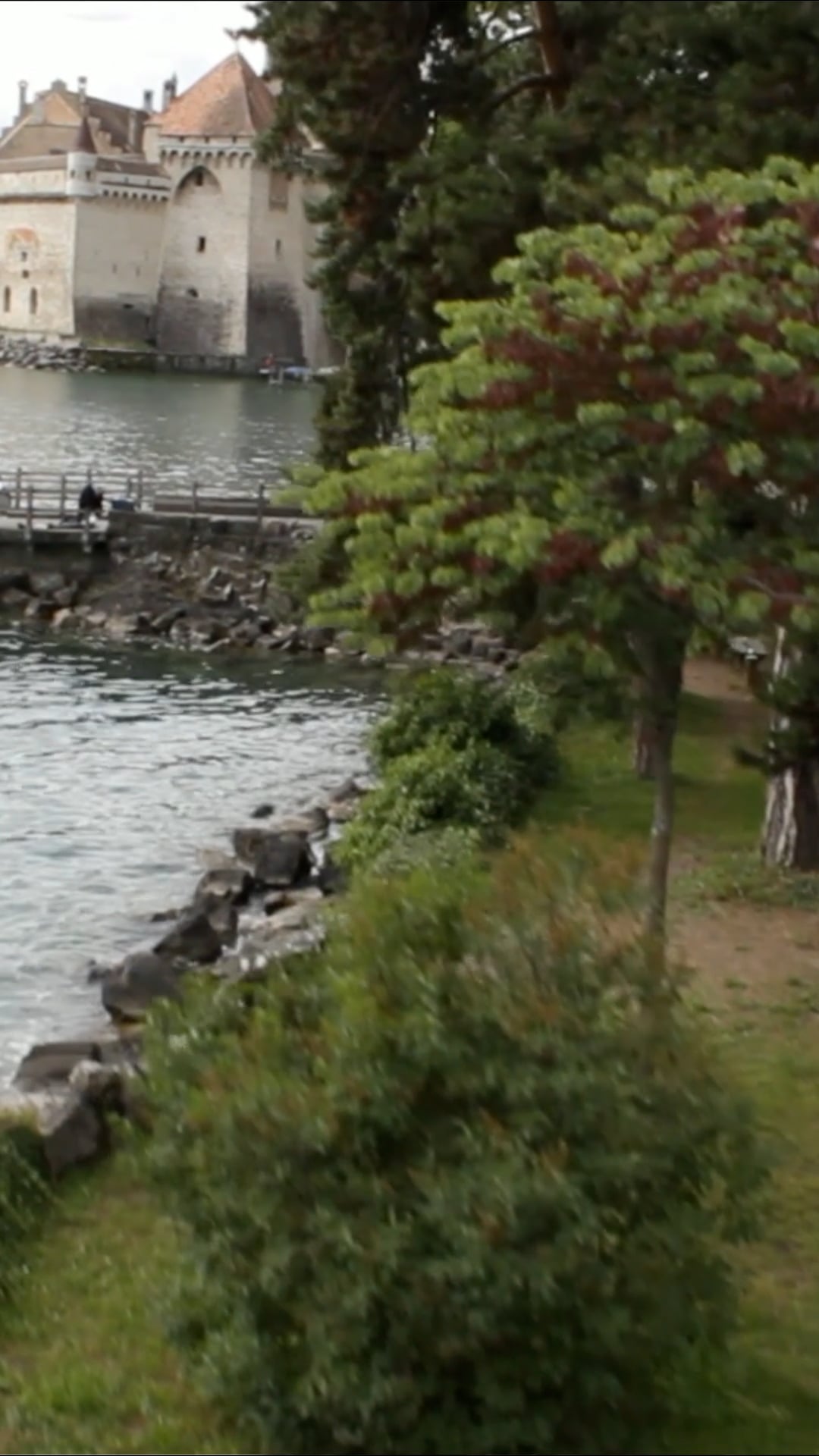İsviçre'deki Chillon Kalesi: Cenevre Gölü'nün mücevherinin drone turu