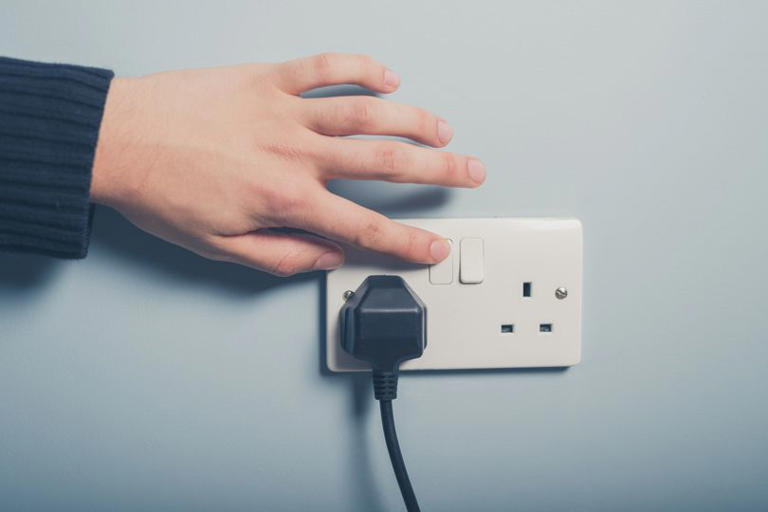 Beware these 13 'vampire appliances' sucking €300 worth of energy from ...