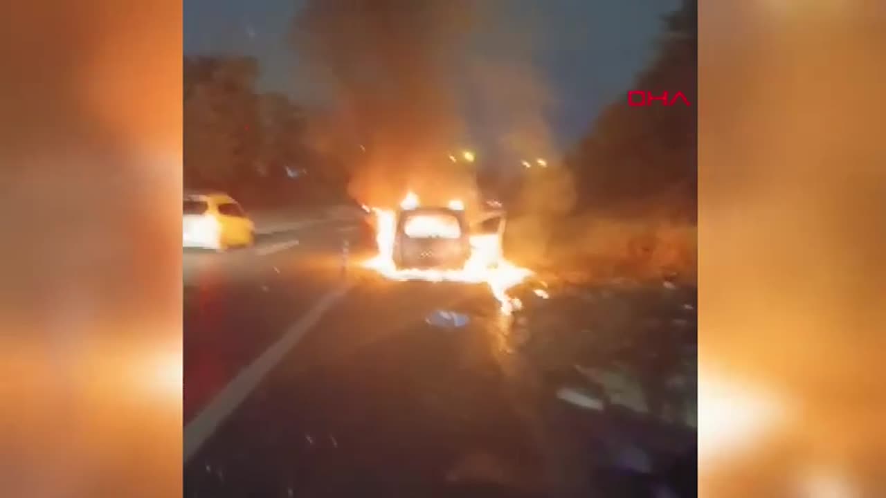 Ümraniye'de TEM bağlantı yolunda araç yandı, sürücü ve arkadaşı ...