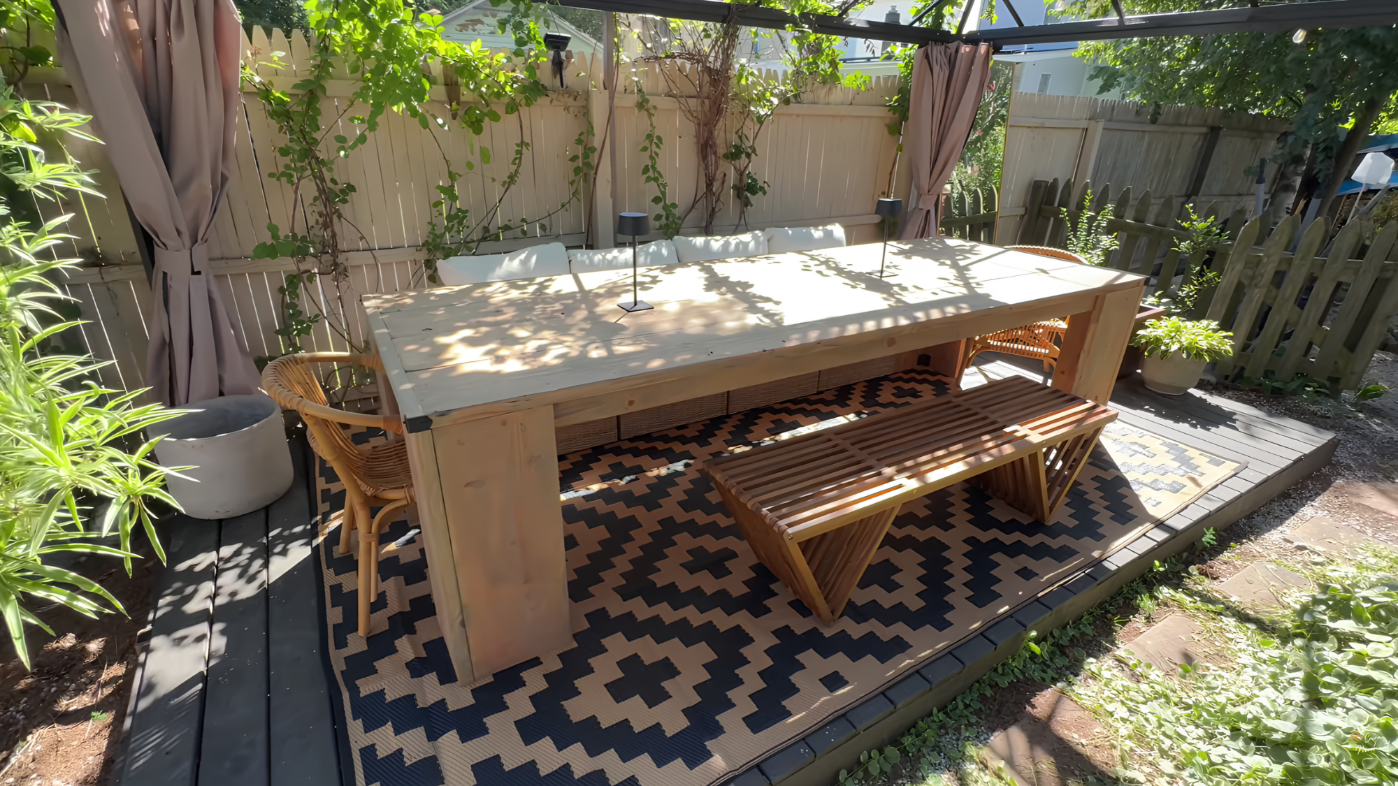How a DIY 10 foot dining table upgraded this floating deck