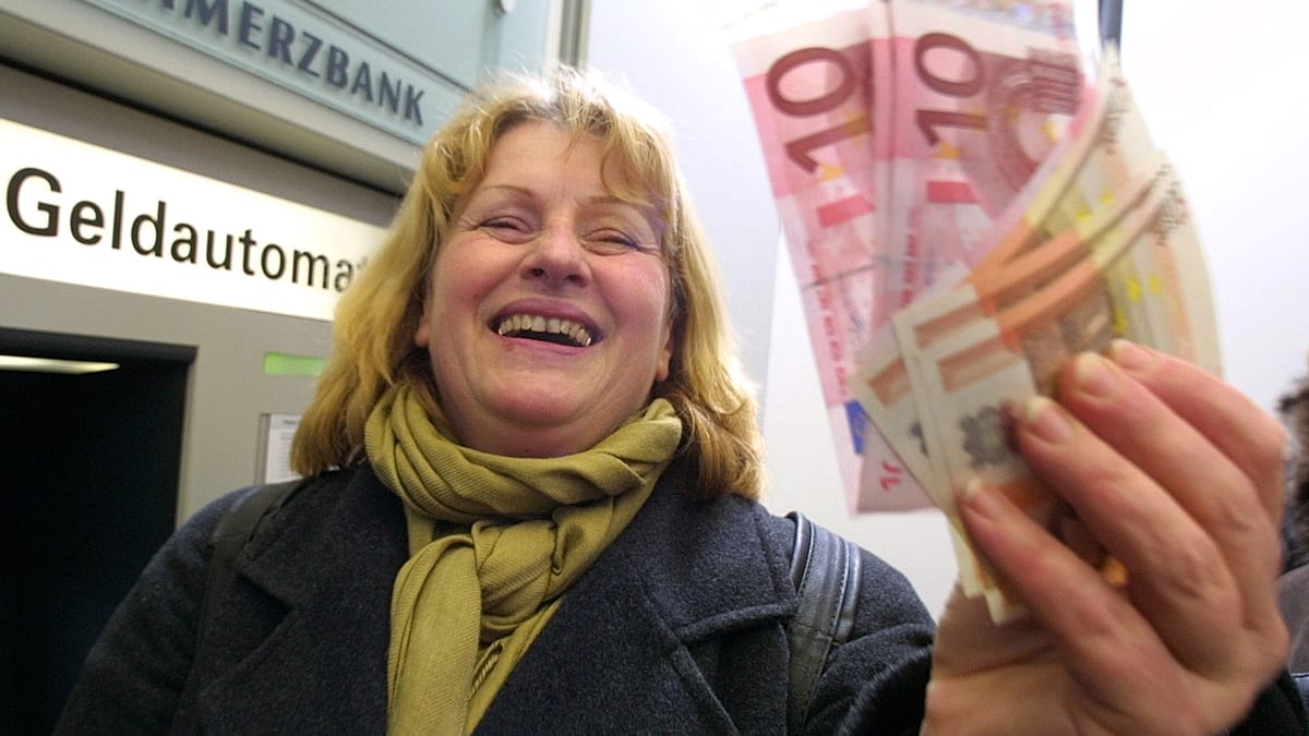 Cost of living crisis: How much net income do you need to live ...