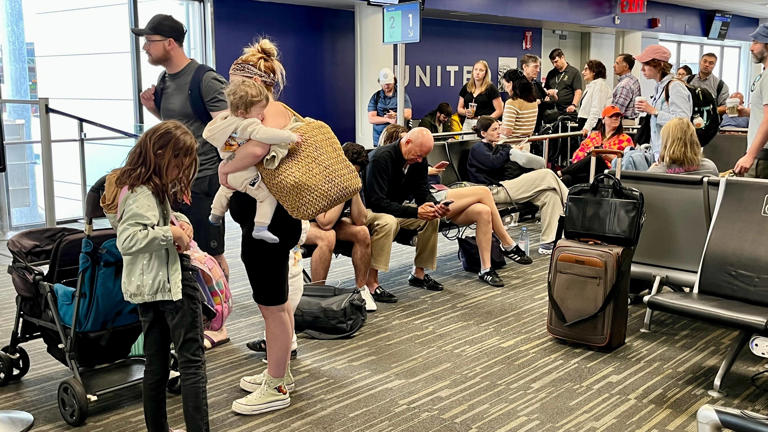 United Airlines' boarding rule costs passenger $1,000: DOT 'unfair ...
