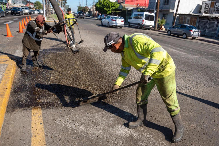 Alcalde supervisa trabajos del programa Tijuana sin baches en bulevar ...