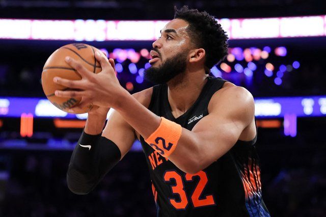 NBA: Reigning champs Knicks earn first win against Pistons