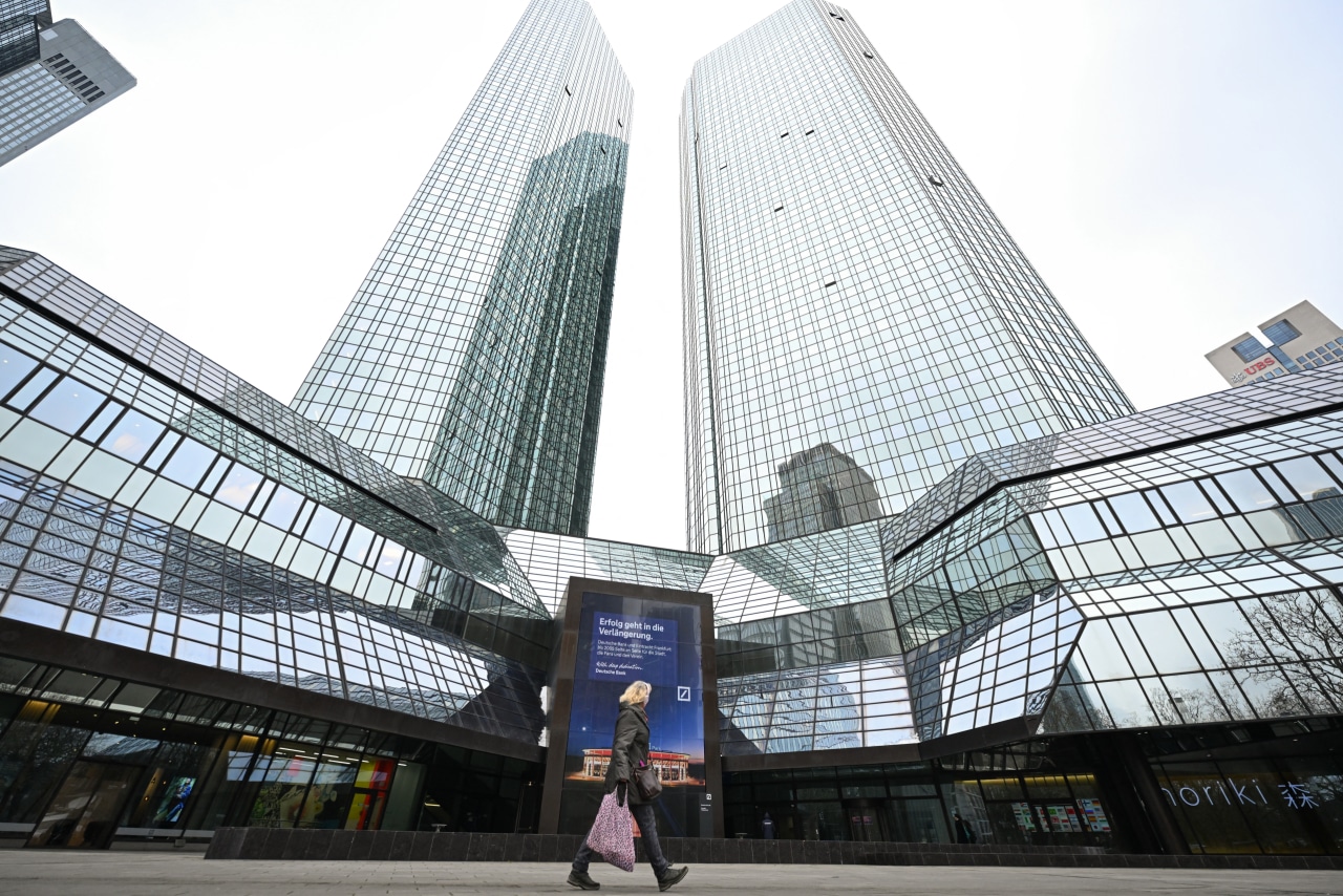 Deutsche Bank on track to reach 2026 goals after earnings, revenue rise