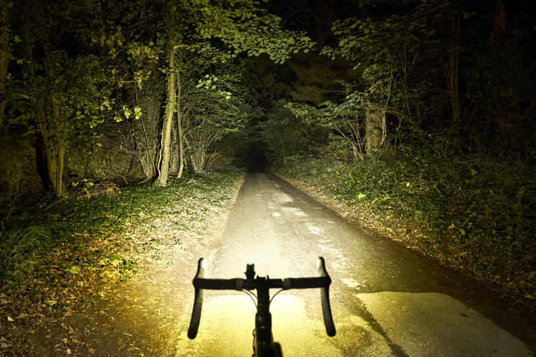 Knog Blinder Pro 700 & Plus rear light set review: one of these lights ...