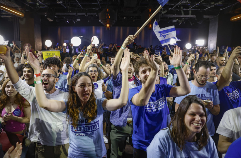 Golan urges opposition to unite with Arab parties to gain 65-seat majority