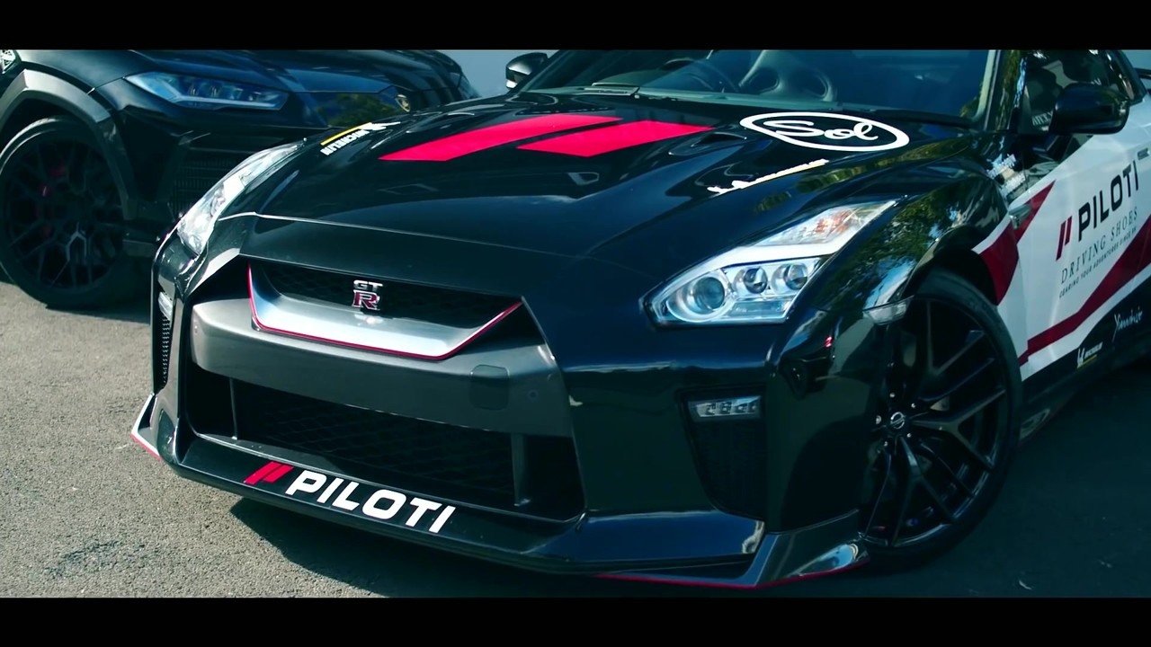 Yiannimize wraps a Nissan GT-R in a race livery