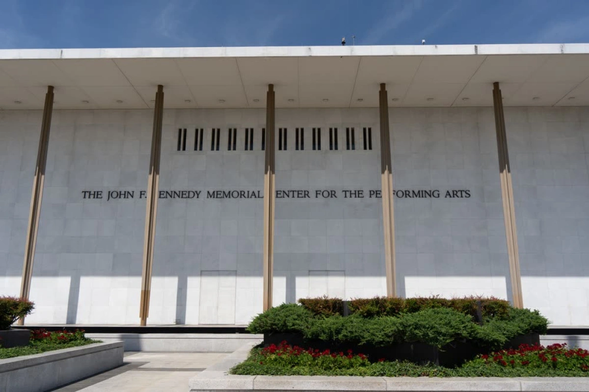 Trump lawyers caught red-handed removing key argument in Kennedy Center ...